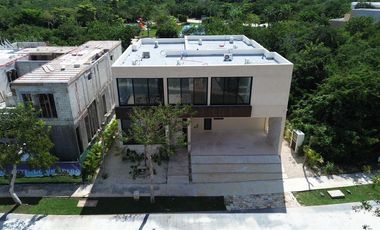 CASA EN VENTA MERIDA, YUCATAN COUNTRY CLUB, CUTZAM, ENTREGA INMEDIATA.