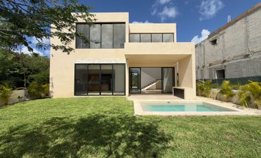 CASA EN VENTA MERIDA, YUCATAN COUNTRY CLUB, CUTZAM, ENTREGA INMEDIATA.