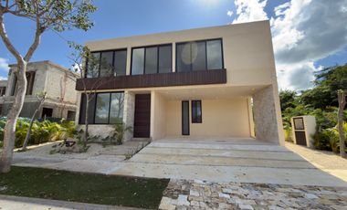 CASA EN VENTA MERIDA, YUCATAN COUNTRY CLUB, CUTZAM, ENTREGA INMEDIATA.