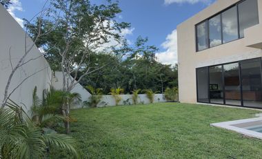 CASA EN VENTA MERIDA, YUCATAN COUNTRY CLUB, CUTZAM, ENTREGA INMEDIATA.