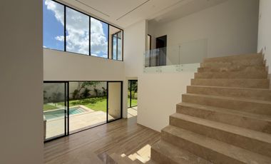 CASA EN VENTA MERIDA, YUCATAN COUNTRY CLUB, CUTZAM, ENTREGA INMEDIATA.