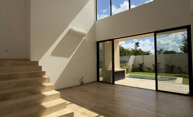 CASA EN VENTA MERIDA, YUCATAN COUNTRY CLUB, CUTZAM, ENTREGA INMEDIATA.