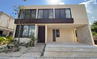 CASA EN VENTA MERIDA, YUCATAN COUNTRY CLUB, CUTZAM, ENTREGA INMEDIATA.