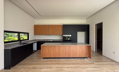 CASA EN VENTA MERIDA, YUCATAN COUNTRY CLUB, CUTZAM, ENTREGA INMEDIATA.