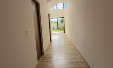 CASA EN VENTA MERIDA, YUCATAN COUNTRY CLUB, CUTZAM, ENTREGA INMEDIATA.