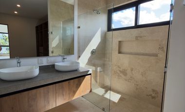 CASA EN VENTA MERIDA, YUCATAN COUNTRY CLUB, KANHA FRENTE AL LAGO, LISTA.