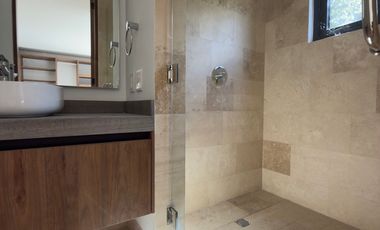 CASA EN VENTA MERIDA, YUCATAN COUNTRY CLUB, KANHA FRENTE AL LAGO, LISTA.