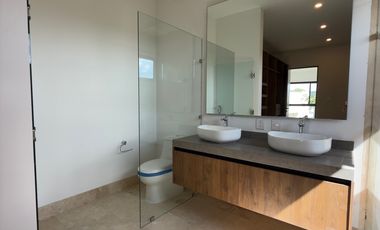 CASA EN VENTA MERIDA, YUCATAN COUNTRY CLUB, KANHA FRENTE AL LAGO, LISTA.