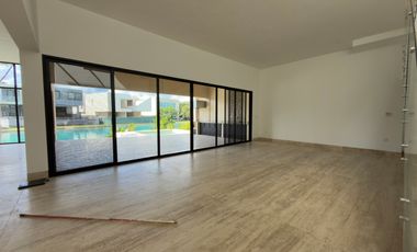 CASA EN VENTA MERIDA, YUCATAN COUNTRY CLUB, KANHA FRENTE AL LAGO, LISTA.