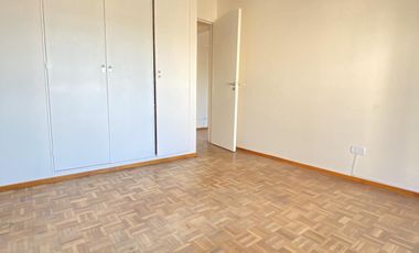 Vicente López s/Av del Libertador 800  vista al río - 3 amb  con balcón piso alto , Excelente