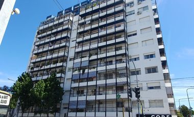 Vicente López s/Av del Libertador 800  vista al río - 3 amb  con balcón piso alto , Excelente