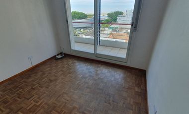 Vicente López s/Av del Libertador 800  vista al río - 3 amb  con balcón piso alto , Excelente