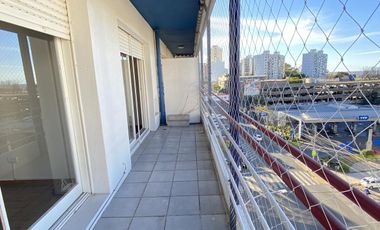 Vicente López s/Av del Libertador 800  vista al río - 3 amb  con balcón piso alto , Excelente