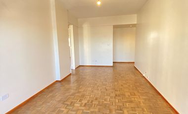 Vicente López s/Av del Libertador 800  vista al río - 3 amb  con balcón piso alto , Excelente