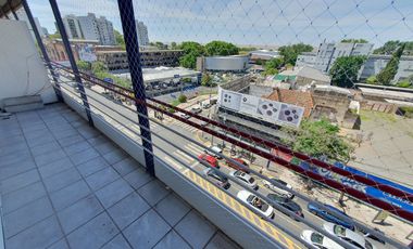 Vicente López s/Av del Libertador 800  vista al río - 3 amb  con balcón piso alto , Excelente