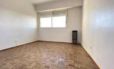 Vicente López s/Av del Libertador 800  vista al río - 3 amb  con balcón piso alto , Excelente