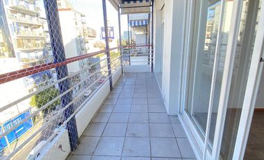 Vicente López s/Av del Libertador 800  vista al río - 3 amb  con balcón piso alto , Excelente