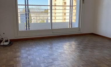 Vicente López s/Av del Libertador 800  vista al río - 3 amb  con balcón piso alto , Excelente