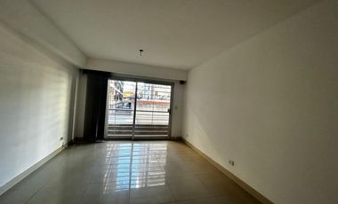 Departamento en venta en Martínez, de 2 ambientes, cochera, baulera.