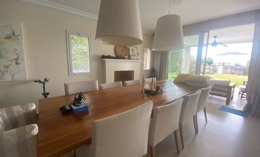 VENTA Casa 6 ambientes San Marco Villanueva