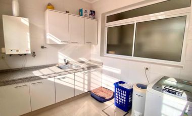 Casa en venta - 3 Dormitorios 3 Baños - Cochera - 660Mts2 - Navarro