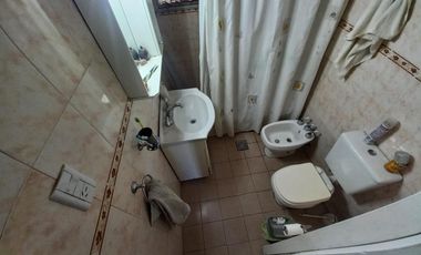 Casa en Venta - 2 Dormitorios 1 Baño Cochera - 300 mts2 - Almirante Brown,Buenos Aires