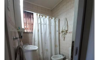 Casa en Venta - 2 Dormitorios 1 Baño Cochera - 300 mts2 - Almirante Brown,Buenos Aires