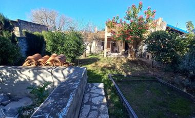 Casa en Venta - 2 Dormitorios 1 Baño Cochera - 300 mts2 - Almirante Brown,Buenos Aires