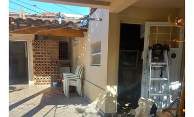 Casa en Venta - 2 Dormitorios 1 Baño Cochera - 300 mts2 - Almirante Brown,Buenos Aires