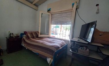 Casa en Venta - 2 Dormitorios 1 Baño Cochera - 300 mts2 - Almirante Brown,Buenos Aires