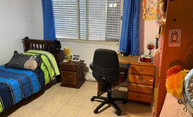 Excelente chalet de 3 dormitorios, fondo y cochera! APTA CREDITO