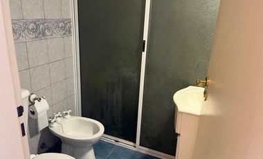 Excelente chalet de 3 dormitorios, fondo y cochera! APTA CREDITO