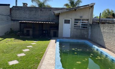 Excelente chalet de 3 dormitorios, fondo y cochera! APTA CREDITO