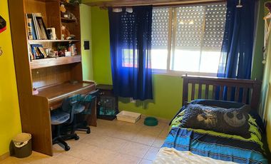 Excelente chalet de 3 dormitorios, fondo y cochera! APTA CREDITO