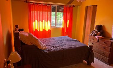 Excelente chalet de 3 dormitorios, fondo y cochera! APTA CREDITO