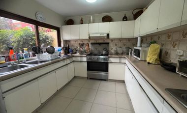 VENTA DE CASA DE TRES PISOS CON VISTA AL MAR EN BARRANCO