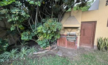 VENTA DE CASA DE TRES PISOS CON VISTA AL MAR EN BARRANCO