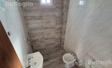 Departamento con patio y espacio vehiular