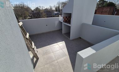 Departamento con patio y espacio vehiular