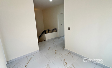 Casa en venta Remodelada en Villa California