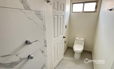 Casa en venta Remodelada en Villa California