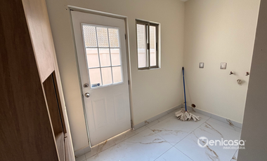 Casa en venta Remodelada en Villa California