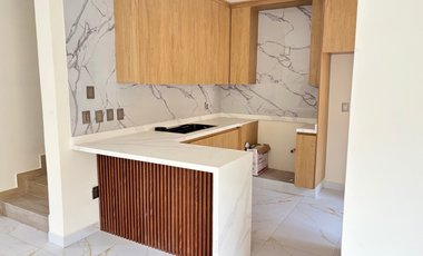 Casa en venta Remodelada en Villa California