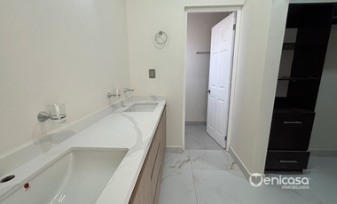 Casa en venta Remodelada en Villa California