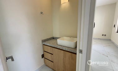 Casa en venta Remodelada en Villa California