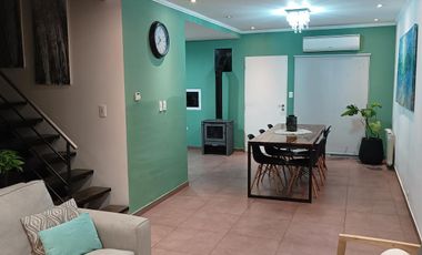 Excelente casa en Temperley 4 dormitorios cochera y piscina!!