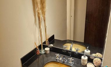 Chalet de 6 ambientes con garage para 2 autos, gran parque y piscina