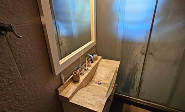 Chalet de 6 ambientes con garage para 2 autos, gran parque y piscina