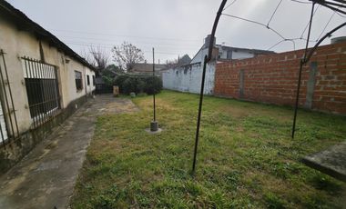 CASA EN VENTA EN LUIS GUILLON- DOBLE TERRENO