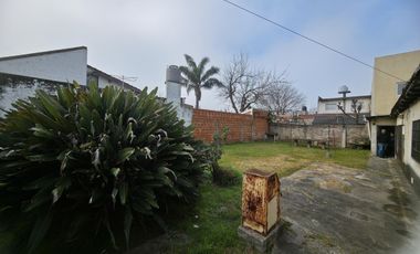 CASA EN VENTA EN LUIS GUILLON- DOBLE TERRENO